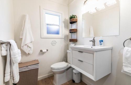 Kings Beach Casa | Beach Haven Lakefront - On a Sandy Beach with Guest House