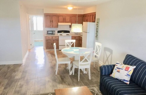 Nags Head Apartamento | Beach Haven, NUEVO y renovado, 2018! , a menos de 1 cuadra de la playa! Cocina llena.