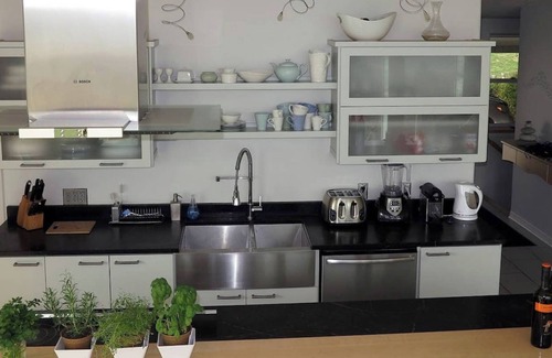 Port Mouton Cabaña | BEACH HEAVEN modern Holiday Home - white sandy beach; 2 saunas; pet-friendly;