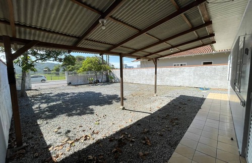 Meia Praia Casa | Beach house with large patio 150m from the sea