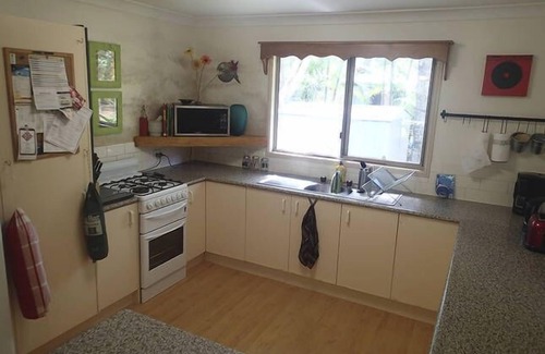Brisbane Waterfront Casa | Coochiemudlo Island Beach Holiday Home