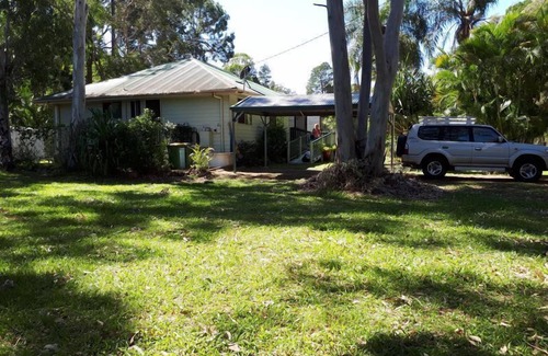 Brisbane Waterfront Casa | Coochiemudlo Island Beach Holiday Home
