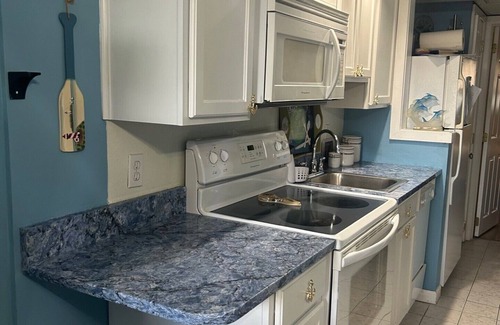 Cape May - Wildwood Condominio | Beach Holiday Condo ~ 1 BR / 2 Baños completos ~ Cocina completa con lavavajillas