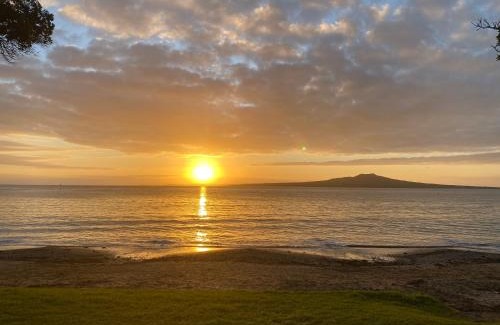 Takapuna Casa | Beach holiday retreat