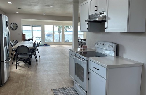 Lakeside Casa | Beach Home on Storm Lake