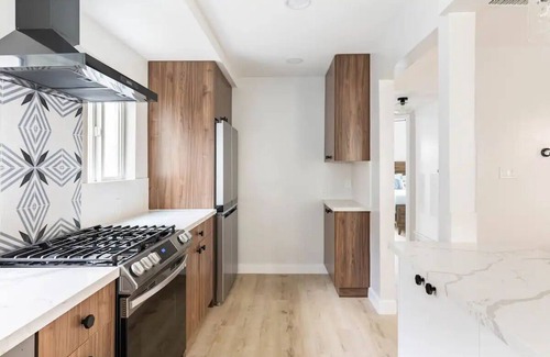 San Diego Casa | Beach Home W AC - 5 BR - Free Parking - EV Charge