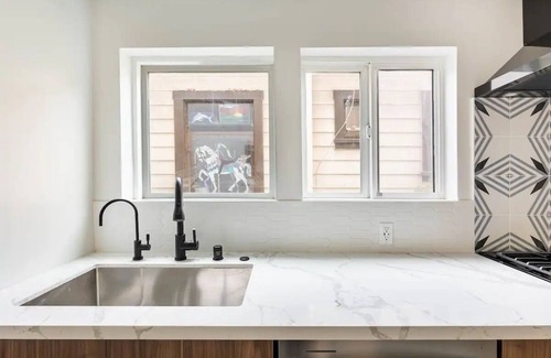 San Diego Casa | Beach Home W AC - 5 BR - Free Parking - EV Charge