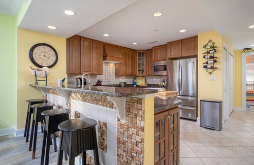 North Ocean City Condominio | Beach House 101 is a beautiful, first floor Oceanfront condo located on 142nd st