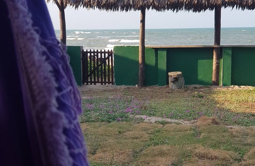 Baleia Casa | Beach house, facing the sea. "Foot on the sand"