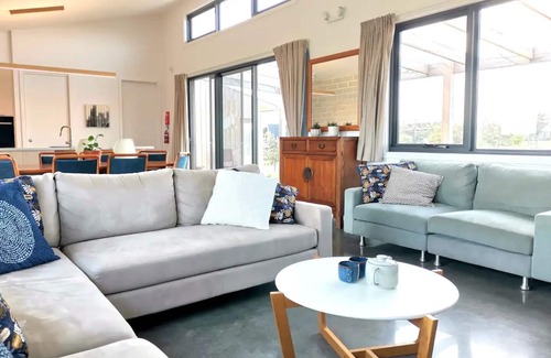 Cape Paterson Casa | Beach house in award-winning Eco Village surrounded by stunning beaches.nn