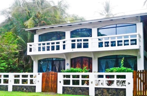 Esterillos Este Casa | Casa de Playa en el Paraíso más Puestas de sol Únicas