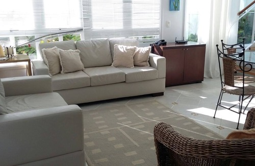 Vista Linda Casa | Beach house in the high-end condominium Hanga Roa