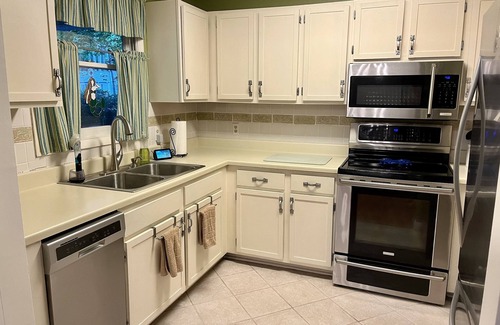 Rehoboth Beach Casa | Beach House in waterfront gated community w/ salt water pool