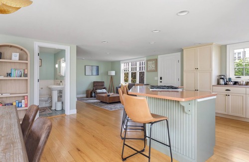 Snug Harbor Casa | Beach House Near East Matunuck State Beach