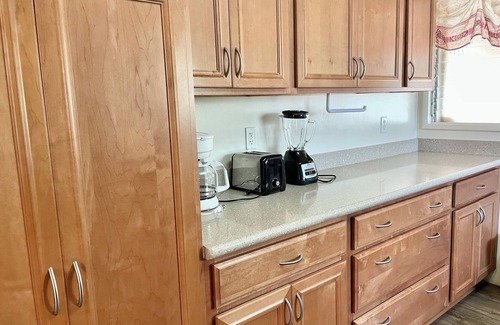 Ewa Casa | Beach house , ocean breeze, parking