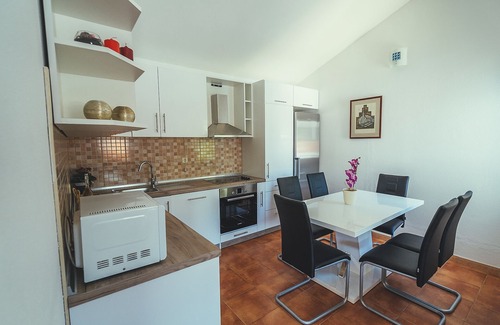 Veliki Drvenik Villa | CASA DE PLAYA EN ISLA, PISCINA CLIMATIZADA, PLAYA PRIVADA, CONDADO DIVIDIDO