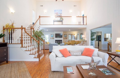 Isle of Palms Casa | ¡MÁS NUEVO AL MERCADO! Renovado Beach House Pet Friendly Totalmente cercado