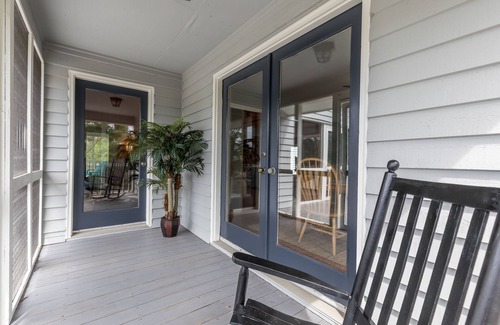 Isle of Palms Casa | ¡MÁS NUEVO AL MERCADO! Renovado Beach House Pet Friendly Totalmente cercado