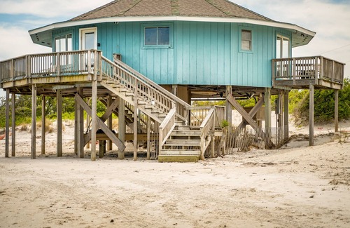 Cedar Island Casa | BEACH HOUSE -- Tranquilly - Privacy in a Round House!