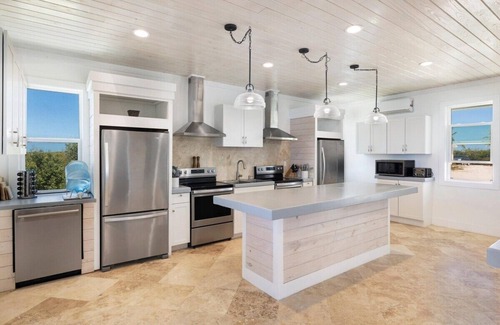 James Cistern Casa | Beach House w/Sunset View, Pool, Gym, Pickleball