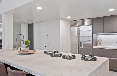 Marina Peninsula Casa | Beach House w/ Home Theater! 2023 Upgrades!