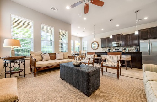 Villa Lago Casa | Beach house w/shared pool, on-site golf, and six-seater golf cart