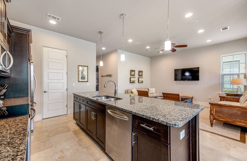 Villa Lago Casa | Beach house w/shared pool, on-site golf, and six-seater golf cart