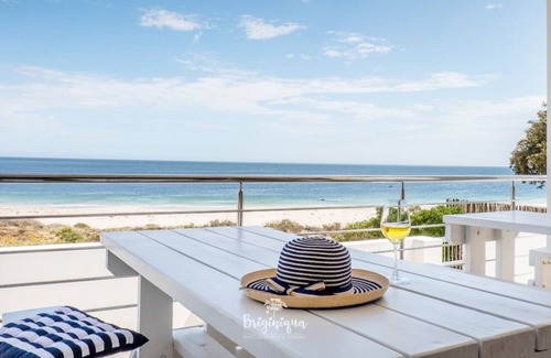 Britannia Bay Casa | Beach house, walk onto the beach