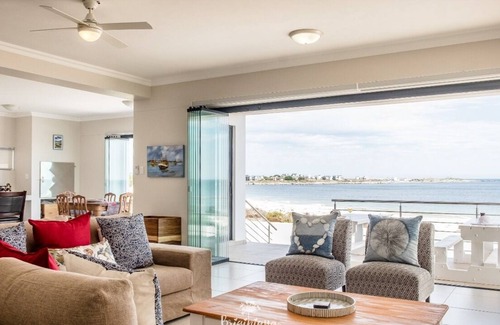 Britannia Bay Casa | Beach house, walk onto the beach