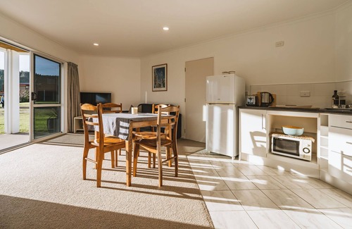 Whangamata Apartamento | BEACH HOUSE Whangamatā (APARTMENT) - 100m from Harbour