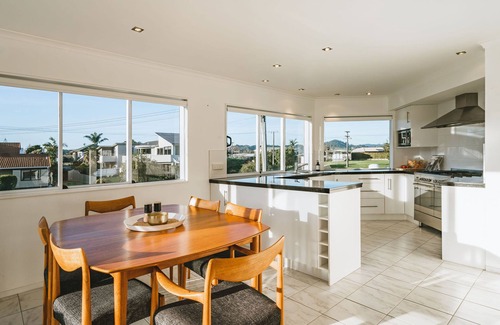 Whangamata Casa | BEACH HOUSE Whangamatā (BEACH HOUSE) - 100m from Harbour
