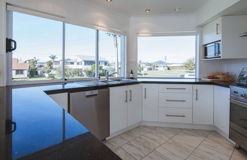 Whangamata Casa | BEACH HOUSE Whangamatā (BEACH HOUSE) - 100m from Harbour