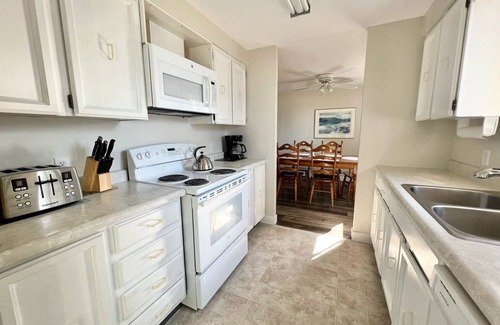 Scotch Creek Casa | Beach House with Private Dock and Sandy Beach