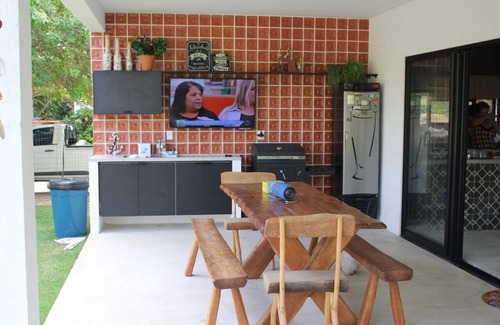 Porto de Pedras Casa | Casa de playa con piscina y área de recreación completa. 30 metros del mar!