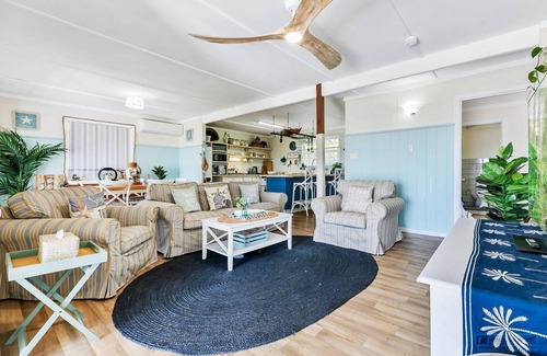 Brisbane Waterfront Casa | Beach Hut!