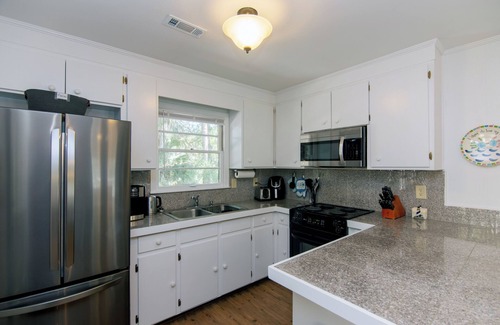 Edisto Island Casa | Beach Hut Cottage | Pet-Friendly 3BR Edisto Beach Vacation Rental | Easy Walk to the Beach