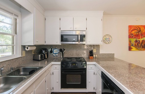 Edisto Island Casa | Beach Hut Cottage | Pet-Friendly 3BR Edisto Beach Vacation Rental | Easy Walk to the Beach