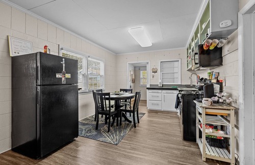 Emerald Isle Cabaña | Beach King Size suite cottage B retreat with 2 queen size bunks