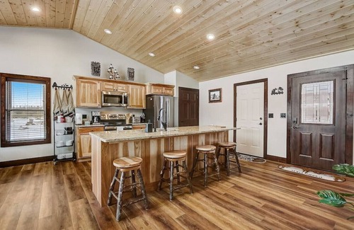 New Lisbon Casa | Beach Lake Cottage with Hot Tub