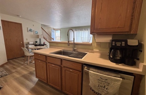 Downtown Kenosha Casa | Beach Lake Michigan King Bed Pet Friendly