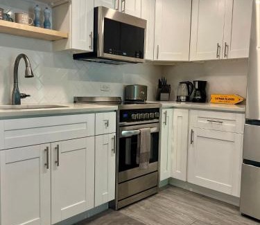 Seven Mile Beach Apartamento | Beach Living at Island Pine Villas 'BLJW'