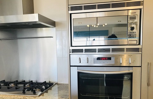 Murrays Bay Casa | Beach lodge with Sea view - walking distance to beaches