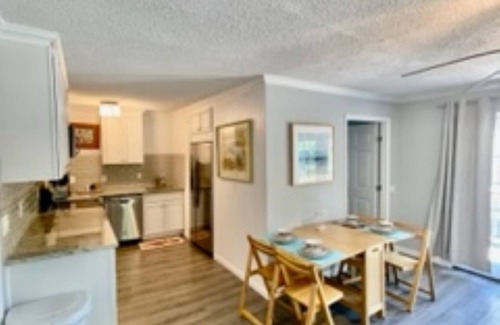 Windy Hill Apartamento | Beach Love large1BR Suite, NEW POOL MAY 2024, pets ok, walk to beach, Parking