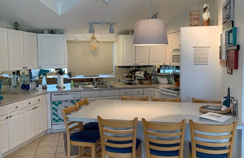 Jamaica Beach Casa | Beach Lovers 4/2.5, Short Walk 2 Beach & Easy Access, +Views! READ OUR REVIEWS!