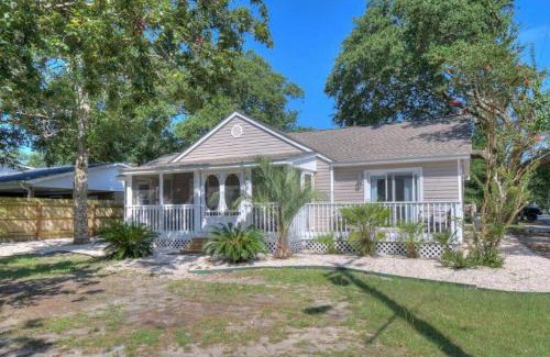 Windy Hill Apartamento | Beach Lovin/sleeps 10/2 blocks to beach/pets ok