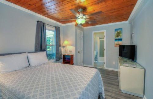 Windy Hill Apartamento | Beach Lovin/sleeps 10/2 blocks to beach/pets ok