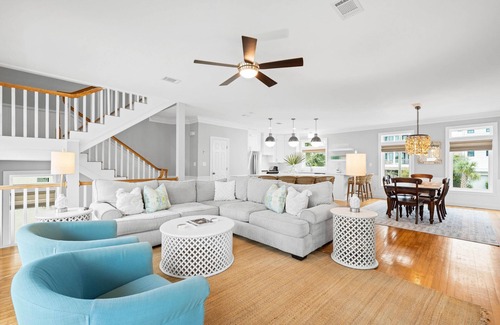 Seawalk Circle Casa | Beach Music l 30A l Bike to Seaside l Outdoor Dining l Pool l Bikes