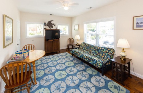 Northeast Virginia Beach Casa | Beach Music - North End VB