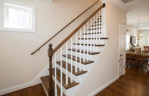 Northeast Virginia Beach Casa | Beach Music - North End VB