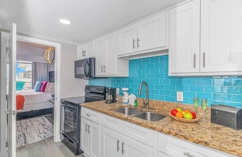 Calabash Condominio | Beach'n 1BR Ocean Front Condo Arcades Fireplace